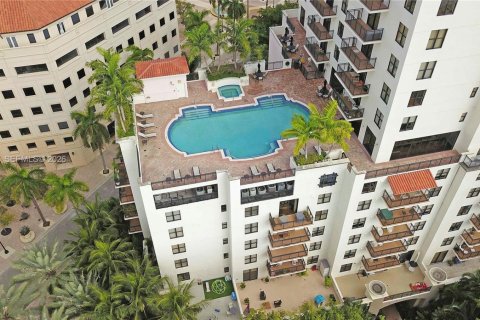 Condo in Coral Gables, Florida, 2 bedrooms  № 2057740 - photo 3