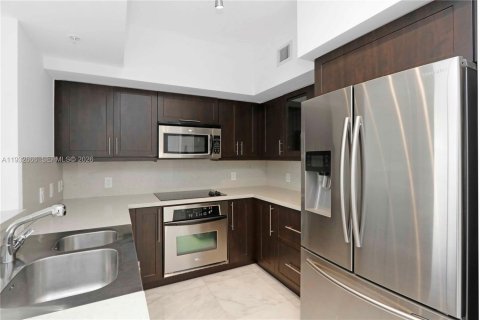 Condo in Coral Gables, Florida, 2 bedrooms  № 2057740 - photo 13