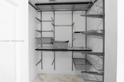 Condo in Coral Gables, Florida, 2 bedrooms  № 2057740 - photo 20