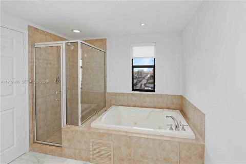 Condo in Coral Gables, Florida, 2 bedrooms  № 2057740 - photo 22