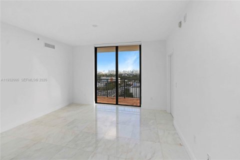Condo in Coral Gables, Florida, 2 bedrooms  № 2057740 - photo 8
