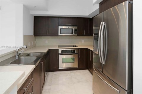 Condo in Coral Gables, Florida, 2 bedrooms  № 2057740 - photo 11