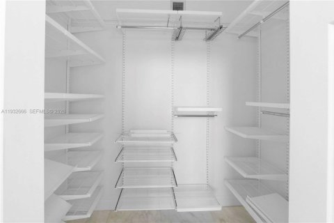 Condo in Coral Gables, Florida, 2 bedrooms  № 2057740 - photo 27