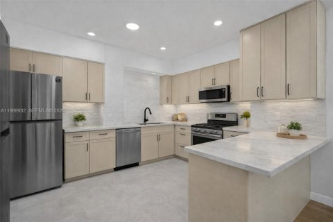 Casa en venta en Miami, Florida, 2 dormitorios, 106.47 m2 № 2056905 - foto 29