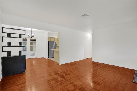 Casa en venta en Miami, Florida, 2 dormitorios, 106.47 m2 № 2056905 - foto 12
