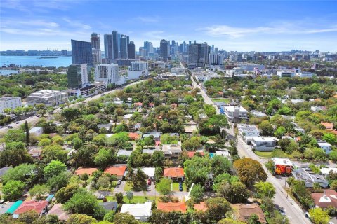 Casa en Miami, Florida 2 dormitorios, 106.47 m2 № 2056905