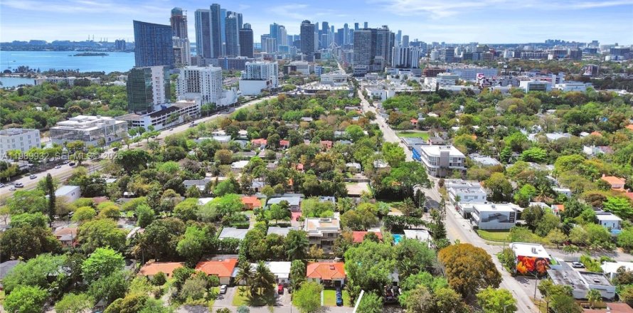 Casa en Miami, Florida 2 dormitorios, 106.47 m2 № 2056905