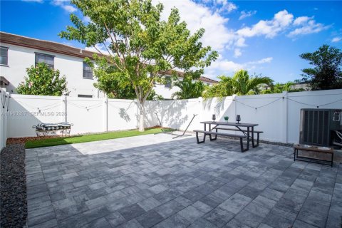 Снять в аренду таунхаус в Хайалиа, Флорида 3 спальни, 158.68м2, № 2020189 - фото 14