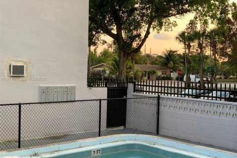 Снять в аренду квартиру в Норт-Майами-Бич, Флорида 2 спальни, № 2033219 - фото 3