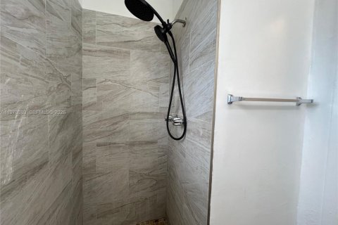 Снять в аренду квартиру в Норт-Майами-Бич, Флорида 2 спальни, № 2033219 - фото 13