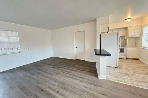 Снять в аренду квартиру в Норт-Майами-Бич, Флорида 2 спальни, № 2033219 - фото 7