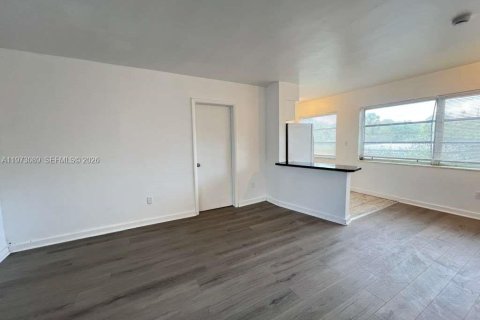 Снять в аренду квартиру в Норт-Майами-Бич, Флорида 2 спальни, № 2033219 - фото 6