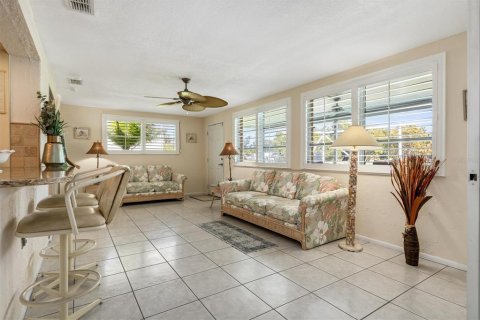 House in Port Charlotte, Florida 3 bedrooms, 177.26 sq.m. № 2128162 - photo 26