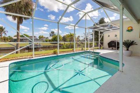 House in Port Charlotte, Florida 3 bedrooms, 177.26 sq.m. № 2128162 - photo 23
