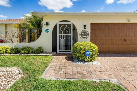 House in Port Charlotte, Florida 3 bedrooms, 177.26 sq.m. № 2128162 - photo 10