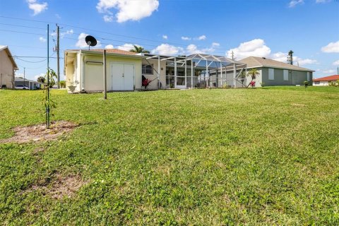 House in Port Charlotte, Florida 3 bedrooms, 177.26 sq.m. № 2128162 - photo 21