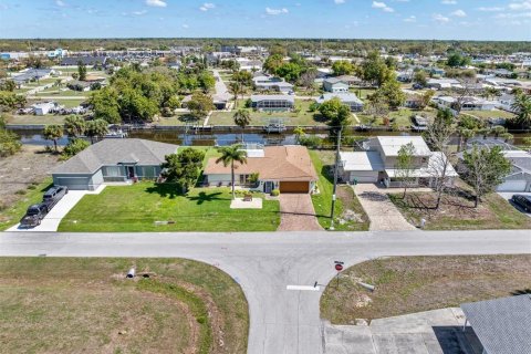 House in Port Charlotte, Florida 3 bedrooms, 177.26 sq.m. № 2128162 - photo 4