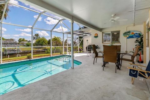 House in Port Charlotte, Florida 3 bedrooms, 177.26 sq.m. № 2128162 - photo 22