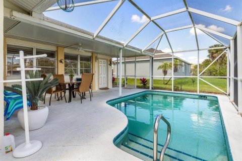 House in Port Charlotte, Florida 3 bedrooms, 177.26 sq.m. № 2128162 - photo 18