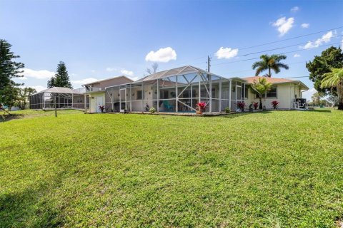 House in Port Charlotte, Florida 3 bedrooms, 177.26 sq.m. № 2128162 - photo 20