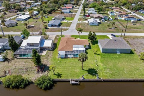 House in Port Charlotte, Florida 3 bedrooms, 177.26 sq.m. № 2128162 - photo 2