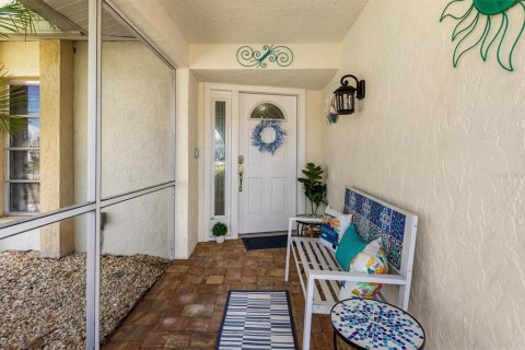 House in Port Charlotte, Florida 3 bedrooms, 177.26 sq.m. № 2128162 - photo 11