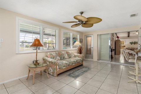 House in Port Charlotte, Florida 3 bedrooms, 177.26 sq.m. № 2128162 - photo 28