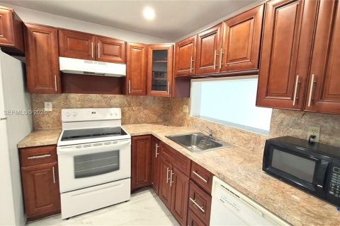 Copropriété à louer à Miami, Floride: 1 chambre, 73.11 m2 № 2029233 - photo 19