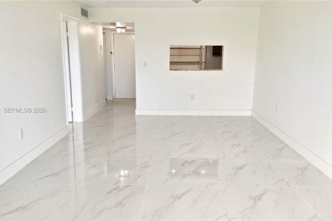 Copropriété à louer à Miami, Floride: 1 chambre, 73.11 m2 № 2029233 - photo 12