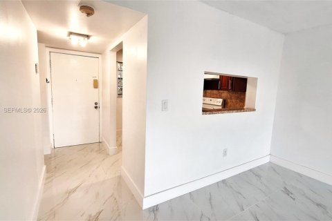 Copropriété à louer à Miami, Floride: 1 chambre, 73.11 m2 № 2029233 - photo 13