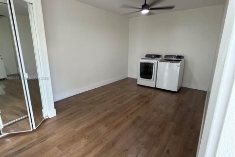 Casa en venta en Hollywood, Florida, 2 dormitorios, 98.2 m2 № 2072470 - foto 15