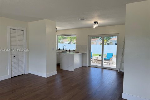 Casa en venta en Hollywood, Florida, 2 dormitorios, 98.2 m2 № 2072470 - foto 4