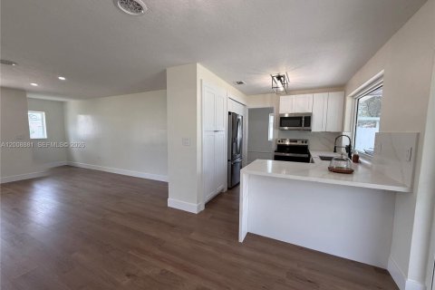 Casa en venta en Hollywood, Florida, 2 dormitorios, 98.2 m2 № 2072470 - foto 5