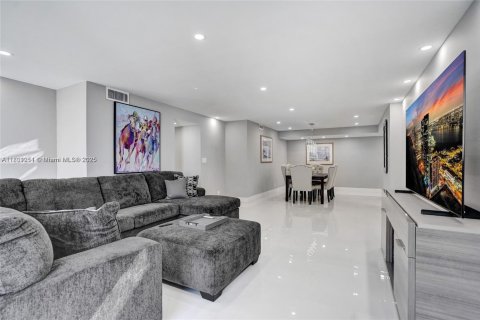 Copropriété à louer à Hollywood, Floride: 2 chambres, 115.2 m2 № 1961631 - photo 22