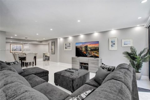 Copropriété à louer à Hollywood, Floride: 2 chambres, 115.2 m2 № 1961631 - photo 4