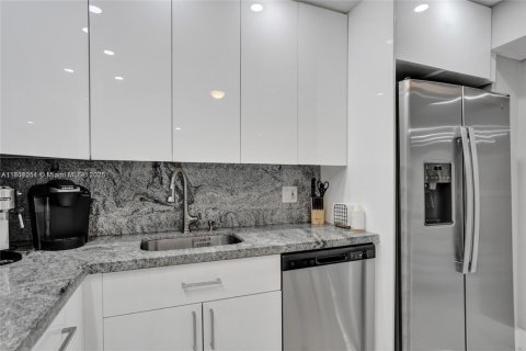 Copropriété à louer à Hollywood, Floride: 2 chambres, 115.2 m2 № 1961631 - photo 10