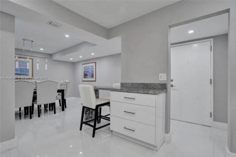 Copropriété à louer à Hollywood, Floride: 2 chambres, 115.2 m2 № 1961631 - photo 16