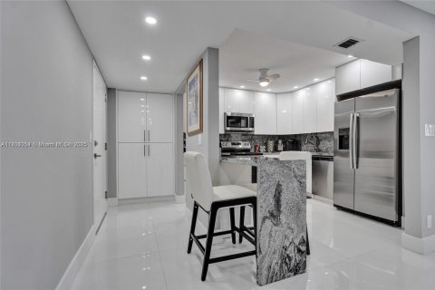 Copropriété à louer à Hollywood, Floride: 2 chambres, 115.2 m2 № 1961631 - photo 12