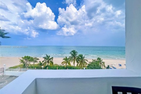 Купить кондоминиум в Форт-Лодердейл, Флорида 2 спальни, 125.42м2, № 1982490 - фото 1