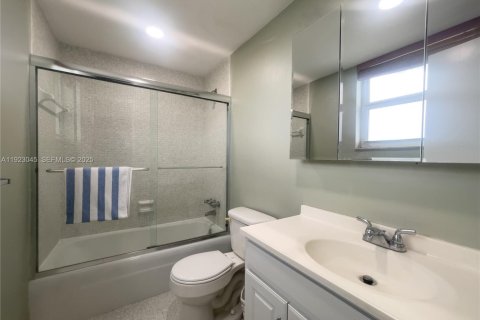 Купить кондоминиум в Форт-Лодердейл, Флорида 2 спальни, 125.42м2, № 1982490 - фото 12