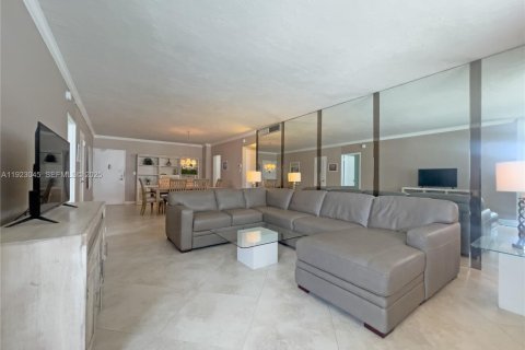 Купить кондоминиум в Форт-Лодердейл, Флорида 2 спальни, 125.42м2, № 1982490 - фото 4