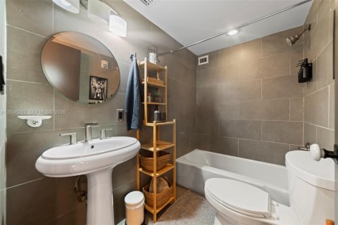 Снять в аренду кондоминиум в Холливуд, Флорида 2 спальни, 122.63м2, № 2072172 - фото 14