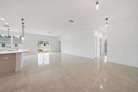 Villa ou maison à vendre à Port Charlotte, Floride: 3 chambres, 162.58 m2 № 2238780 - photo 4