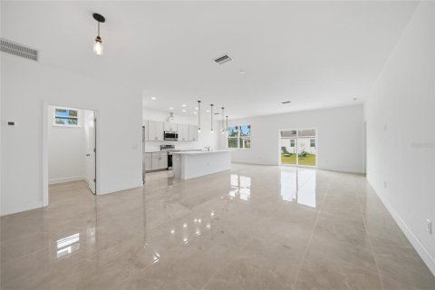 Villa ou maison à vendre à Port Charlotte, Floride: 3 chambres, 162.58 m2 № 2238780 - photo 3