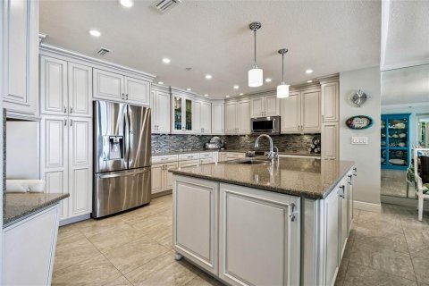 Condo in North Redington Beach, Florida, 3 bedrooms № 2098203 - photo 4