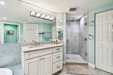 Condo in North Redington Beach, Florida, 3 bedrooms № 2098203 - photo 19