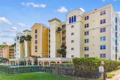 Condo in North Redington Beach, Florida, 3 bedrooms № 2098203 - photo 2