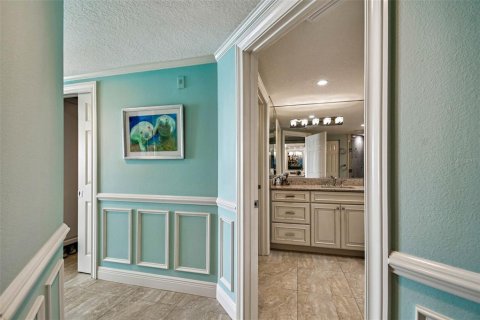 Condo in North Redington Beach, Florida, 3 bedrooms № 2098203 - photo 17