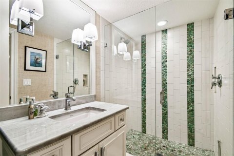 Condo in North Redington Beach, Florida, 3 bedrooms № 2098203 - photo 22
