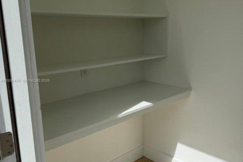 Снять в аренду коммерческую недвижимость в Майами, Флорида 18.58м2, № 2153470 - фото 9